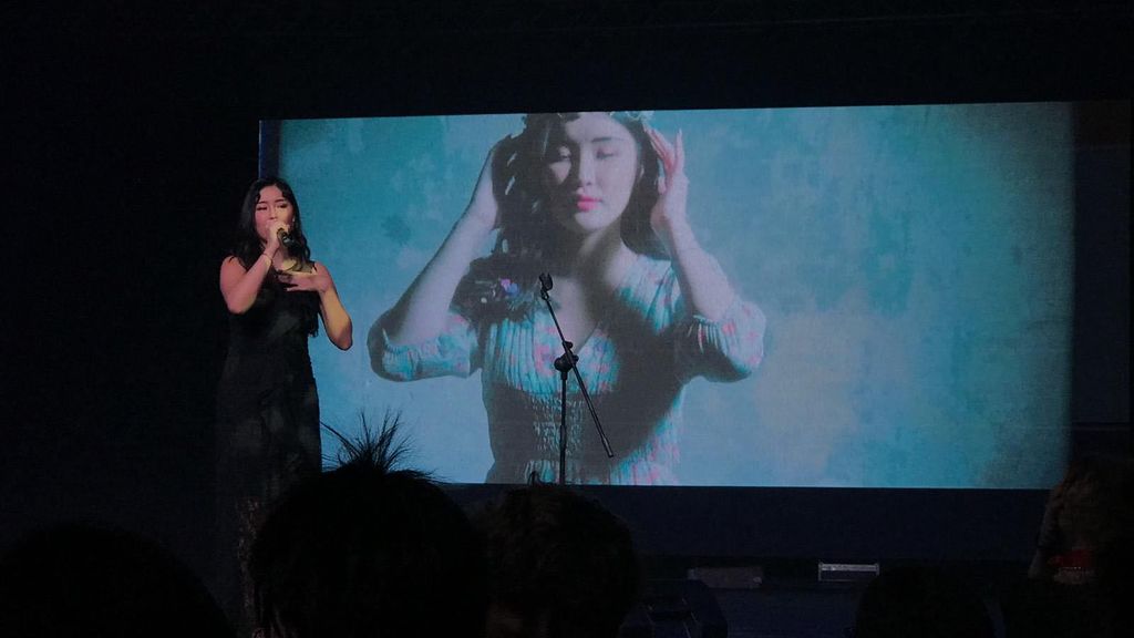 Hyemin puso su gran voz para el disfrute de los asistentes