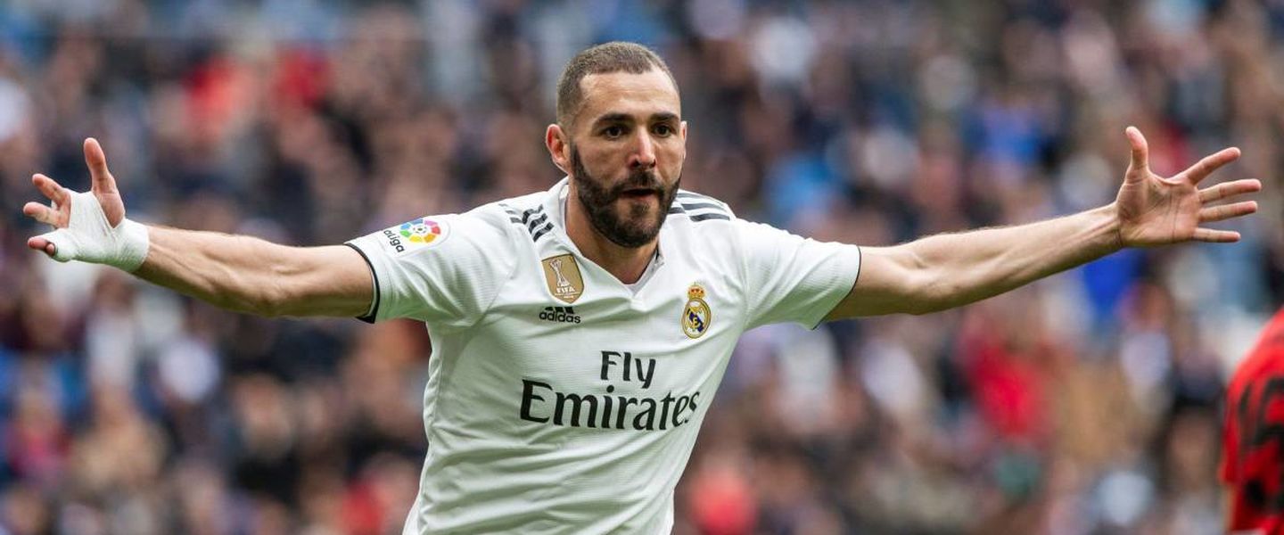 Benzema metiendo un hat-trick