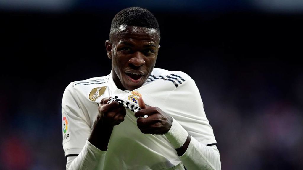 Vinicius metiendo gol sin un rebote