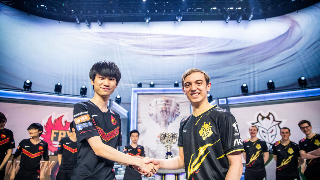 Doinb y Caps protagonizaron el saludo previo a la final