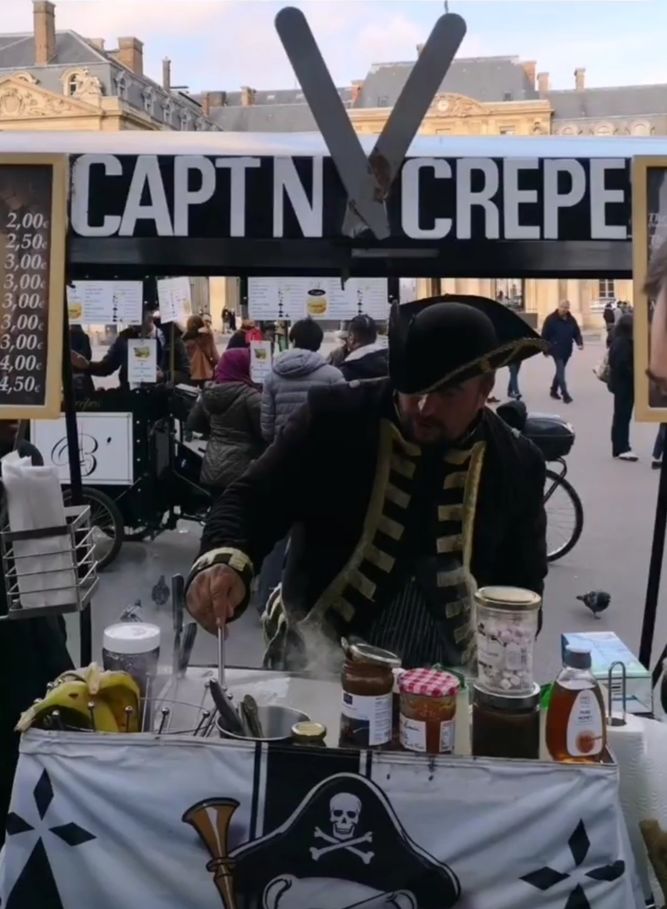 Captn Crepe, el alma de la fiesta parisina