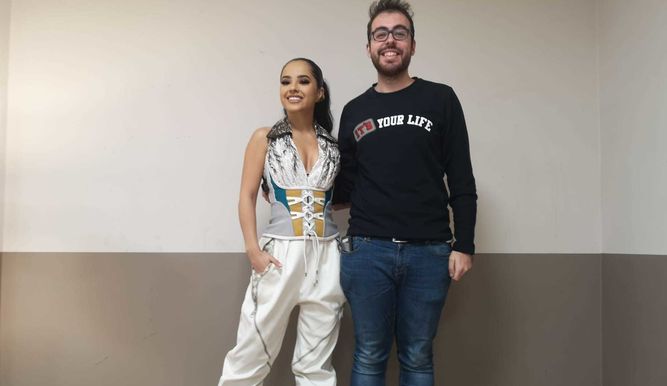 La foto con Becky G tras la entrevista