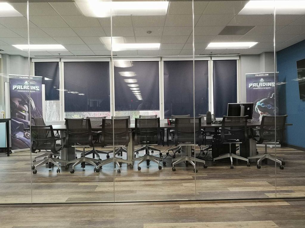 Qué mejor opción que reunirse custodiado por Paladines