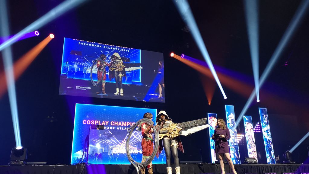 Una de ellas es la primera cosplayer de Senna, la nueva campeona de LoL