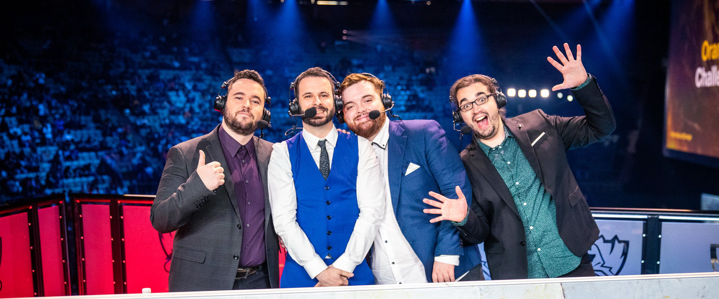 Cabra junto a Ibai, Barbe y Wolk durante los cuartos de final del Mundial de League of Legends en Vistalegre