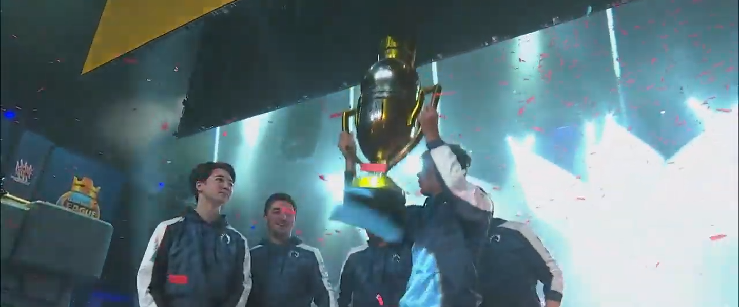 Team Liquid levantando el título