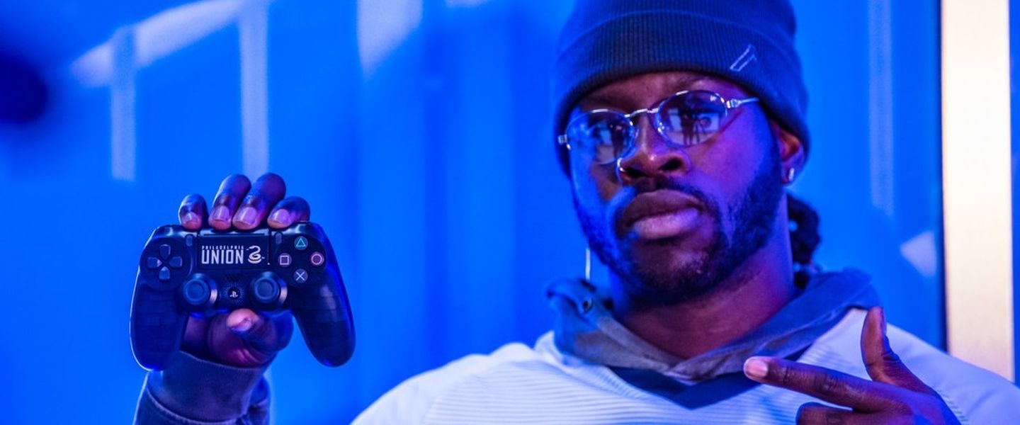 De campeón de la Super Bowl a jugador profesional de FIFA