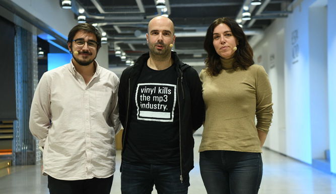 Eduardo Saldaña, Miguel Sicart y Marta Peirano