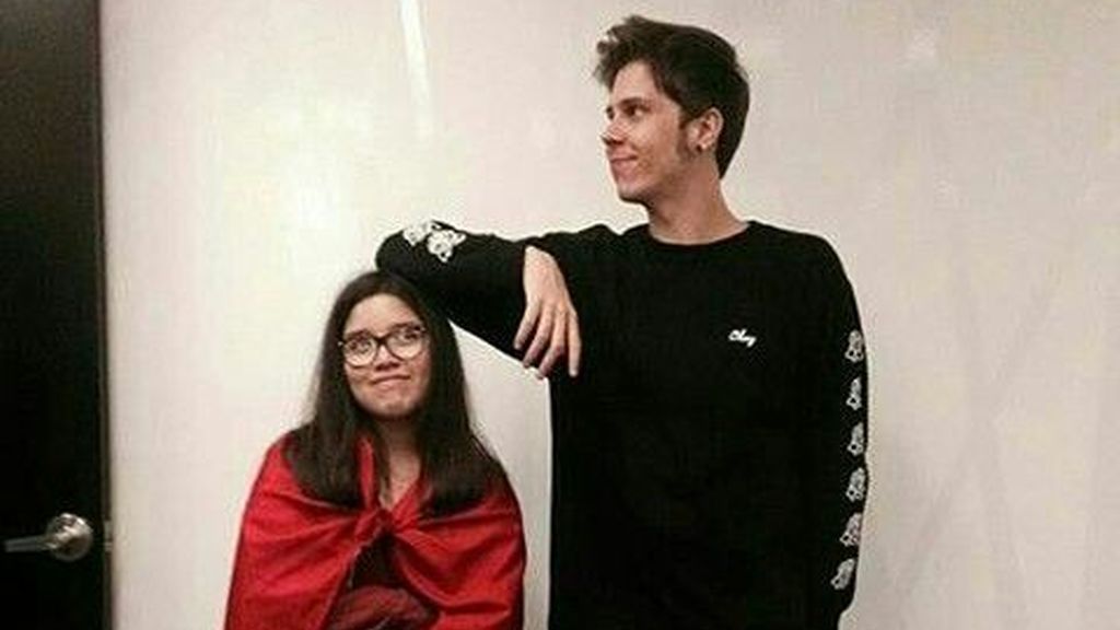 ElRubius es muy alto… Mide 1,90m