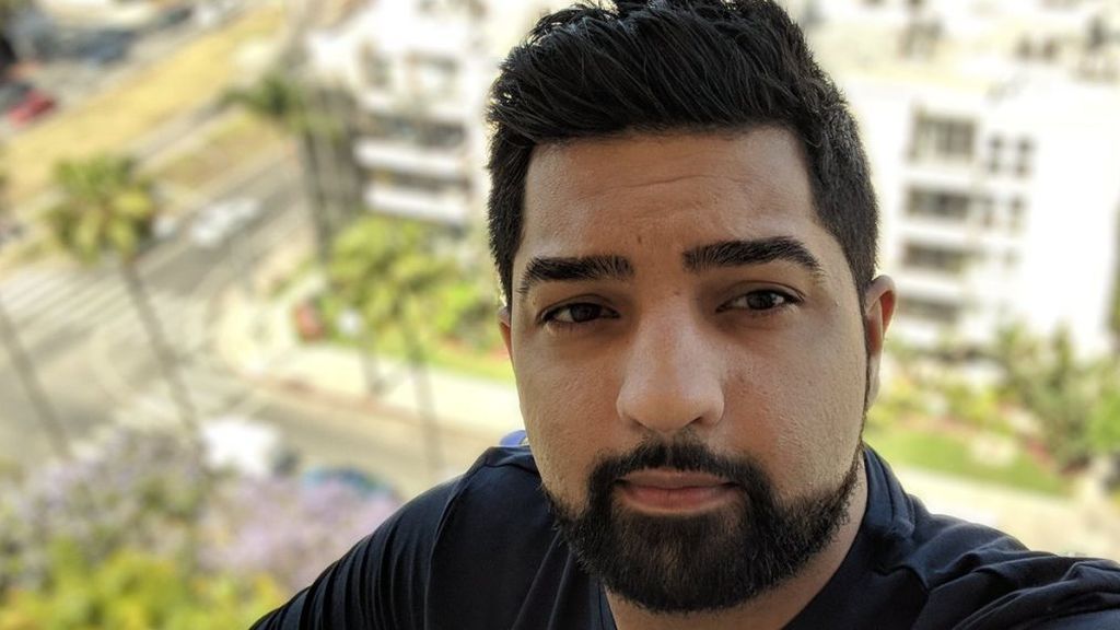 LIRIK - 49 millones de horas visualizadas