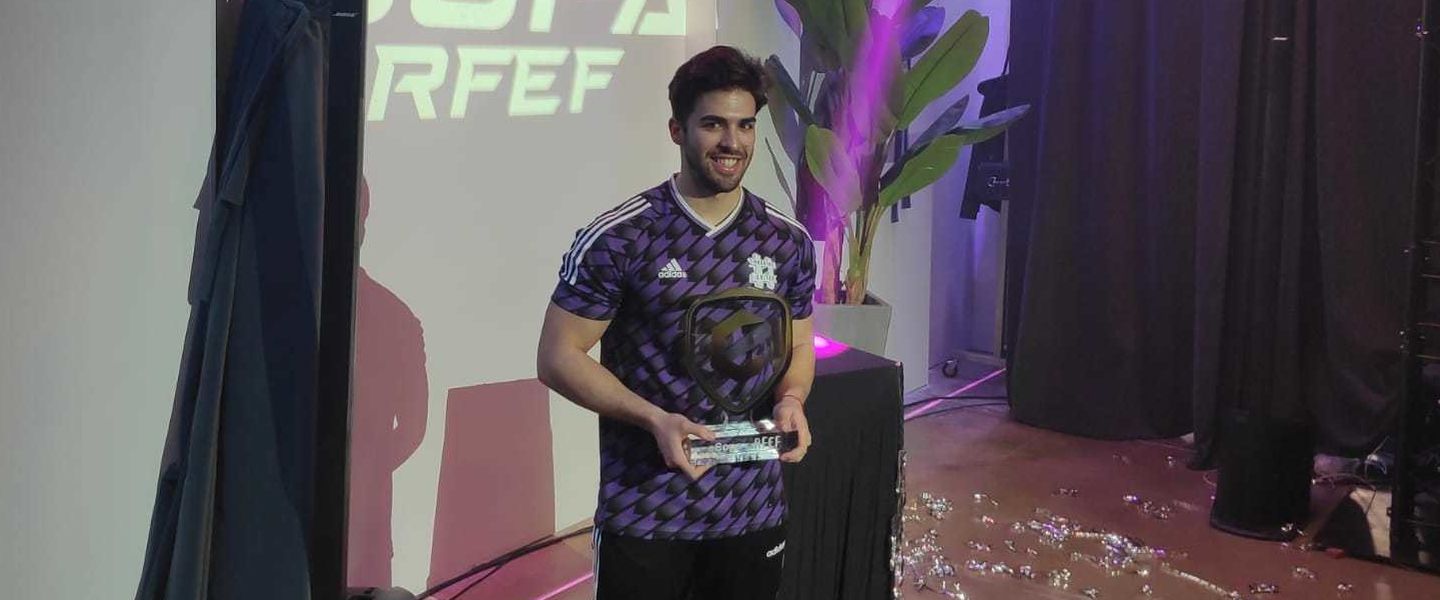 JRA con el trofeo