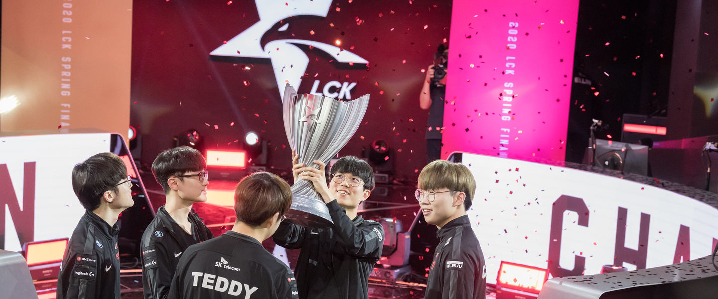 T1 levantando su 3ª LCK consecutiva