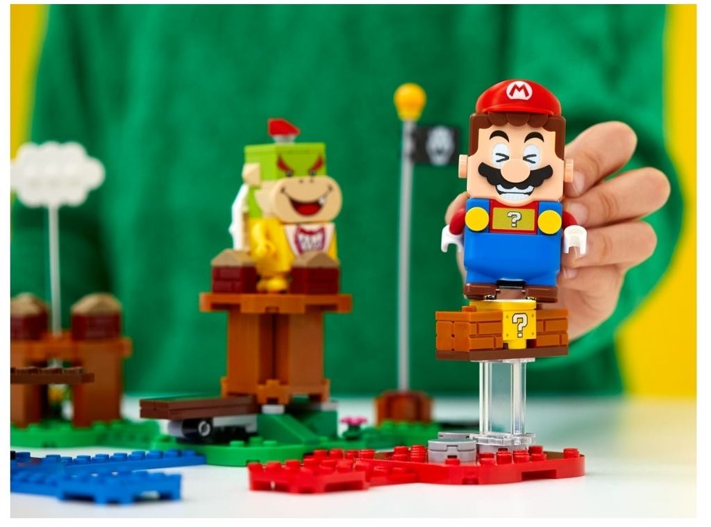 Mario reacciona a distintos elementos como bloques, monedas o plataformas