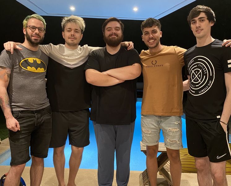 Werlyb junto a los chicos de la G2 House