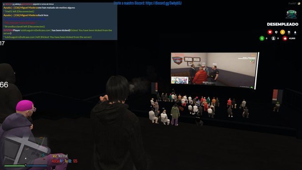 Sus series de GTA eran tan popular que en otro server se pusieron a ver su stream desde el cine del propio juego