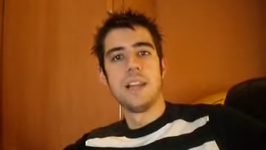 Su primer vídeo, o al menos el más antiguo que tiene publicado, data del 21 de octubre y en él repasa sus aficiones