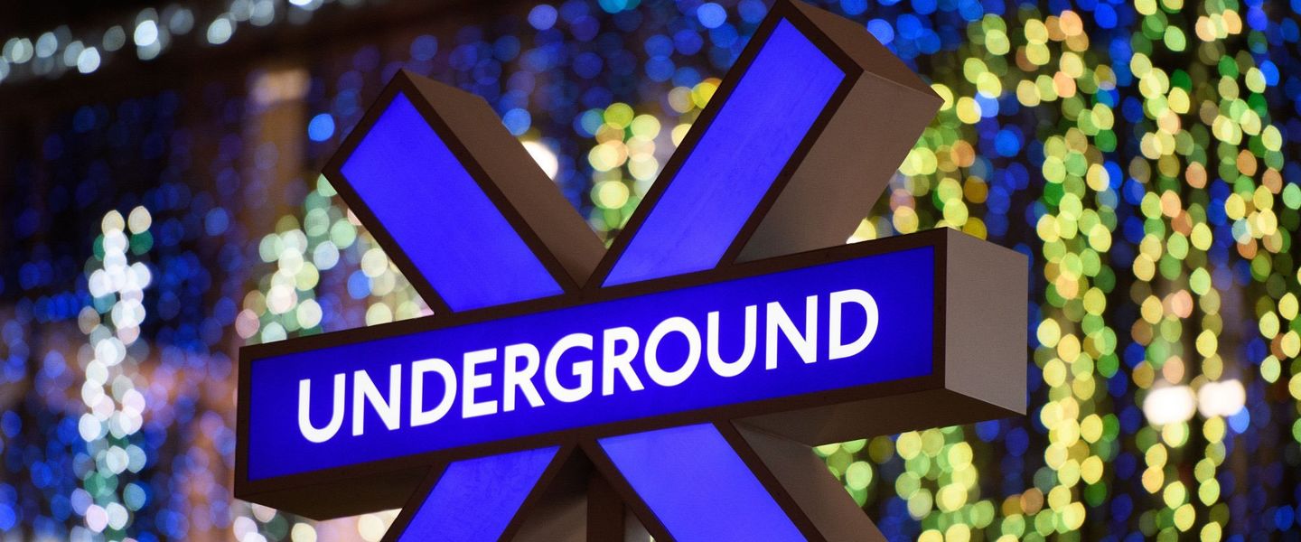 Sony viste el metro de Londres con los símbolos de PlayStation 5