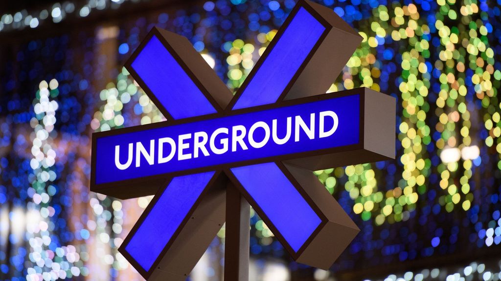 Sony viste el metro de Londres con los símbolos de PlayStation 5