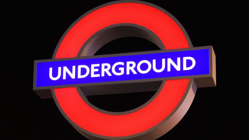 Sony viste el metro de Londres con los símbolos de PlayStation 5