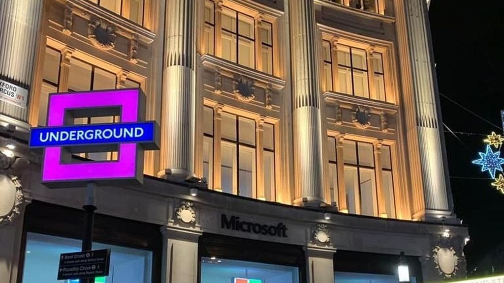 Sony viste el metro de Londres con los símbolos de PlayStation 5