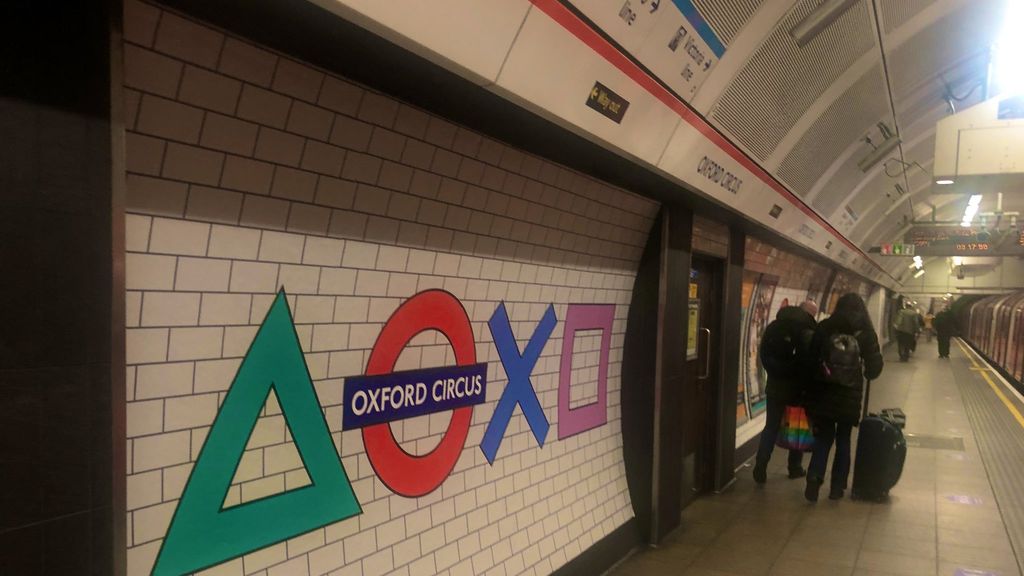 Sony viste el metro de Londres con los símbolos de PlayStation 5