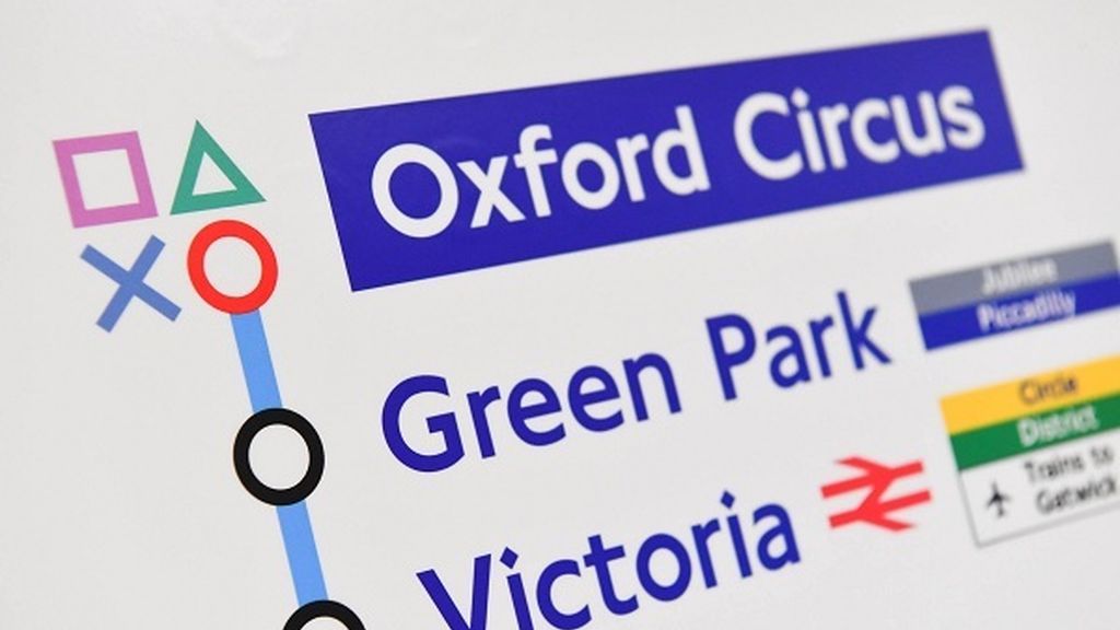 Sony viste el metro de Londres con los símbolos de PlayStation 5