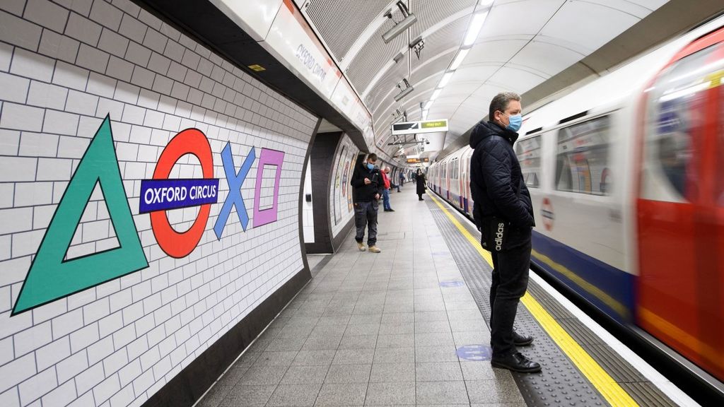 Sony viste el metro de Londres con los símbolos de PlayStation 5
