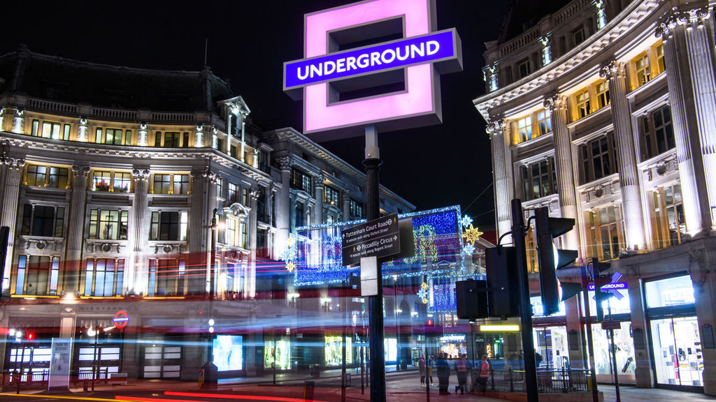Sony viste el metro de Londres con los símbolos de PlayStation 5