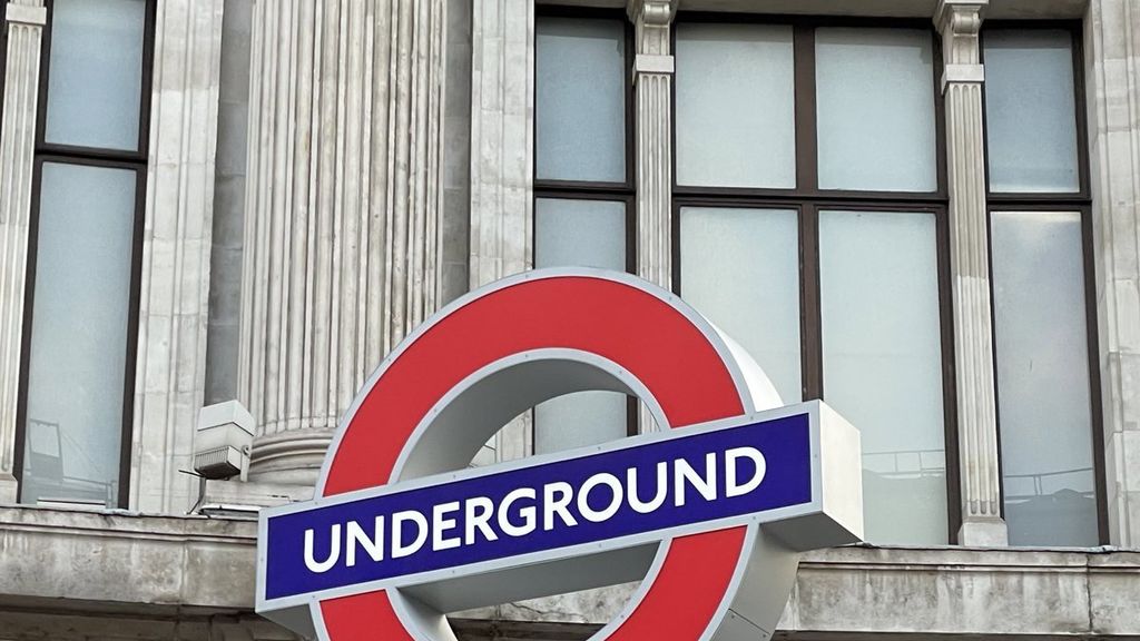 Sony viste el metro de Londres con los símbolos de PlayStation 5