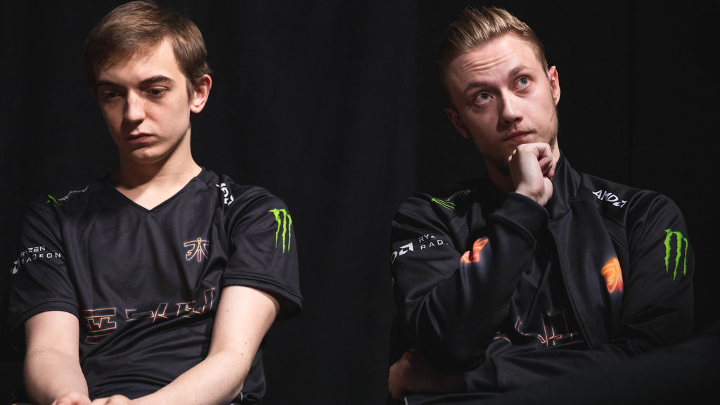 Caps es uno de los 5 jugadores en la historia en hacerse una pentakill en dos posiciones (mid y ADC); Otros son Optimus (mid y AD), BeBe (mid y AD), SofM (jungla y AD) y Zz1tai (mid y bot)