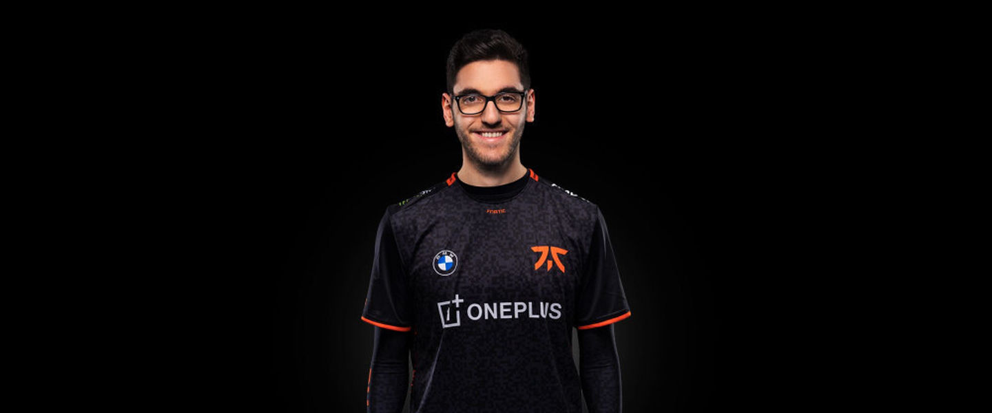 Nisqy con la camiseta de Fnatic