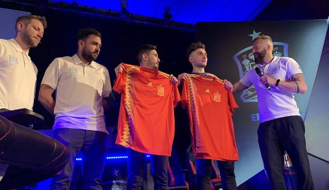 Zizane y Xexu, los primeros jugadores de la selección española de FIFA