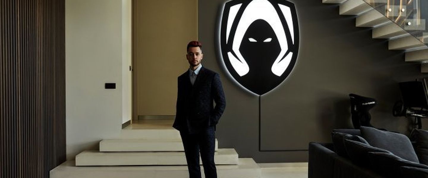 TheGrefg, con el logo de Team Heretics