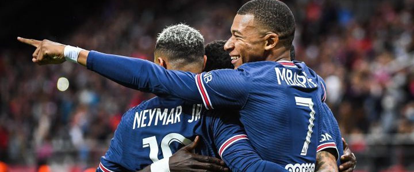 Ibai se come la tortilla del domingo con los mosqueteros del PSG