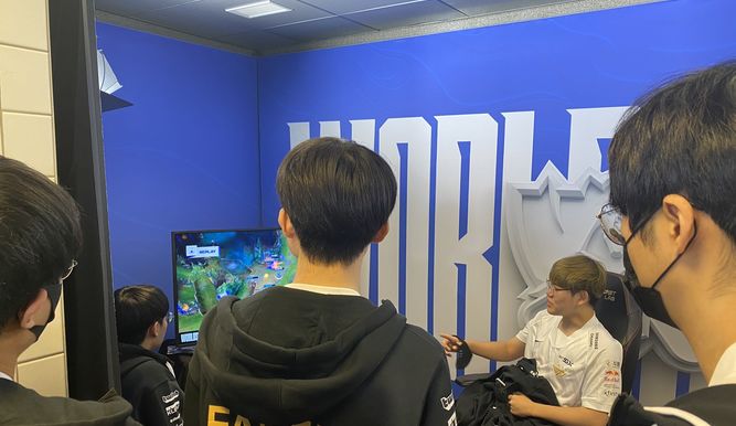 Faker en Worlds 2021