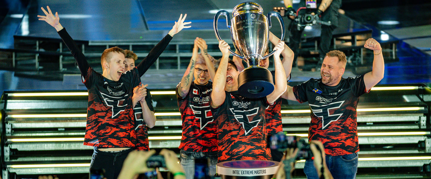 FaZe Clan levantando su primera IEM