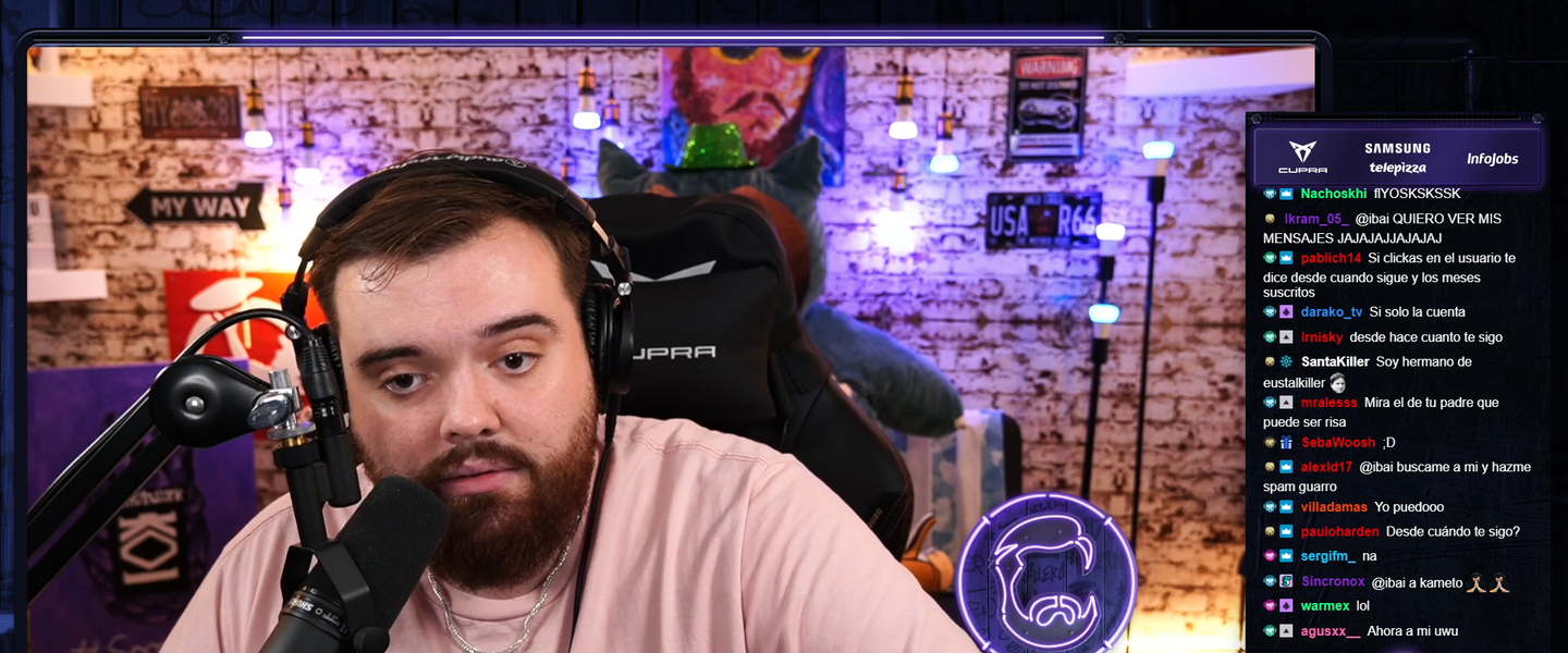 Ibai despidiéndose de su set-up