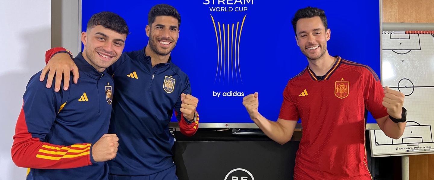 TheGrefg junto a Pedri y Asensio