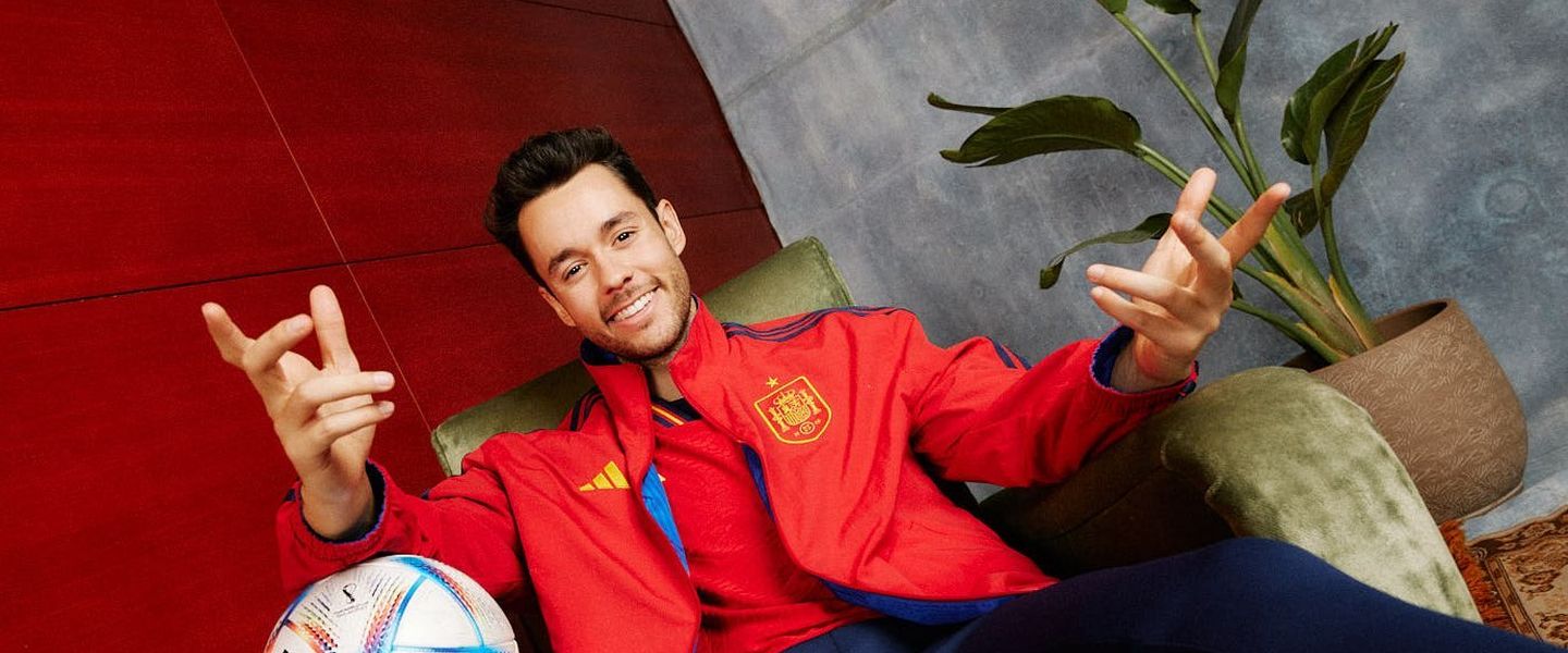 TheGrefg con el chándal de la selección