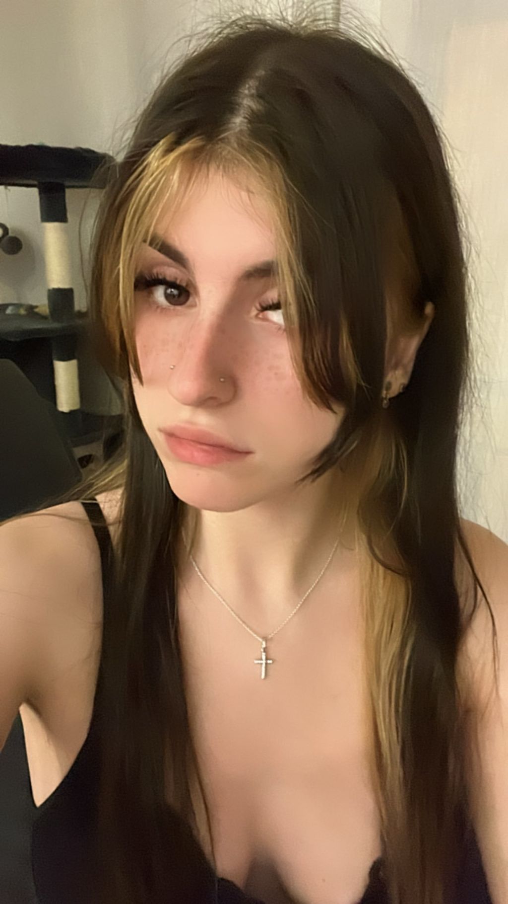 Littleragergirl (Abby) | 556.200 horas visualizadas en 253 horas de stream con medias de 2200 personas y picos de 7000 en noviembre