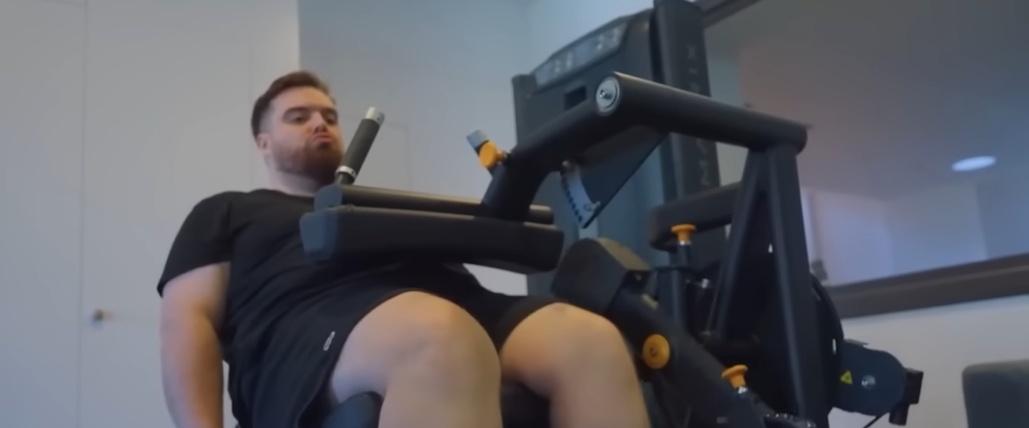 Ibai entrenando pierna