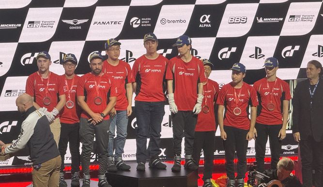 Podio de la Manufacturers Cup de las GT World Series 2023