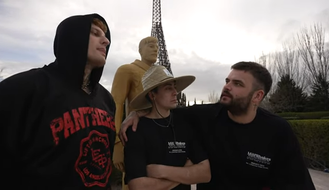 Han llevado una estatua de tres metros de MrBeast al Parque Europa de Madrid