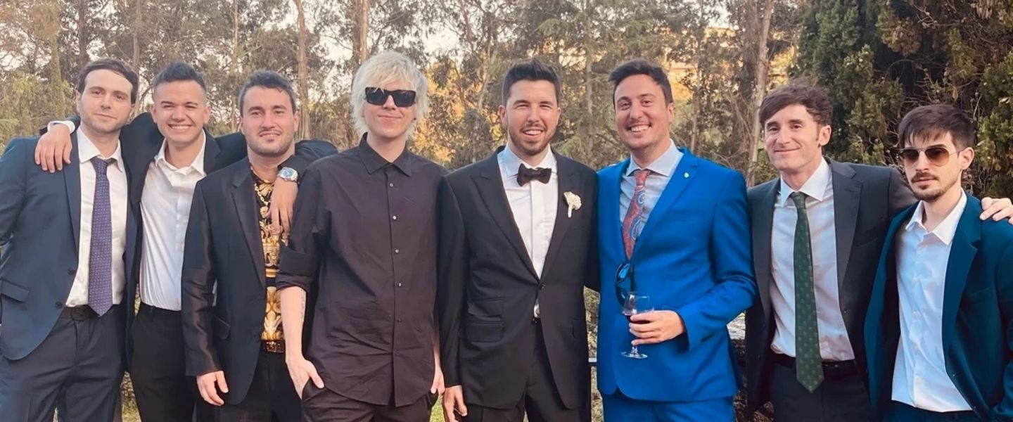 Una imagen del grupo en la boda de Willyrex, uno de los primeros en casarse