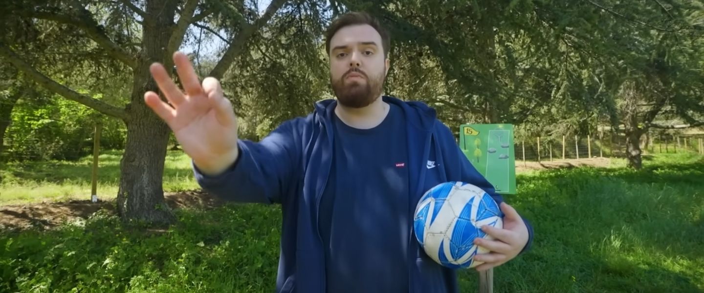 Ibai Llanos en un vídeo sobre fútbol y golf de su canal de YouTube