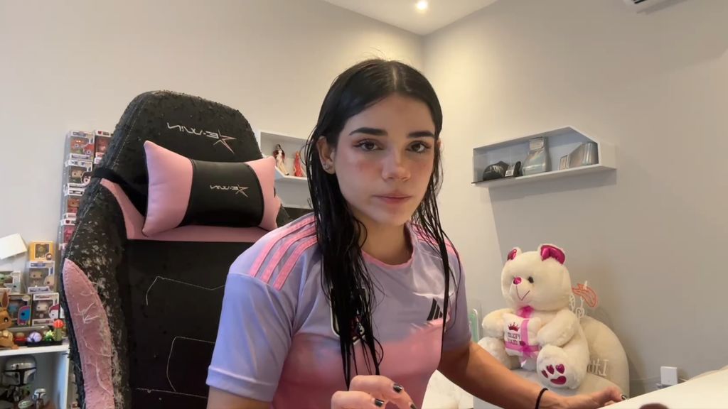 Alana | 171K horas visualizadas en 77h de stream con medias de 2200 espectadores y picos de 28K