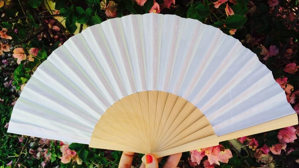 Llévate algo para aguantar el calor, como un abanico