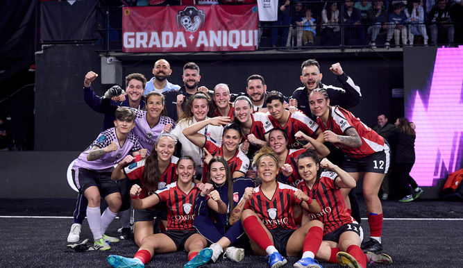 Foto de grupo tras la victoria (Aniquiladoras)