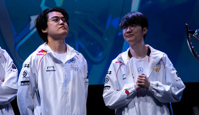Gumayusi y Faker: dos de los iconos de T1 en los Worlds 2024