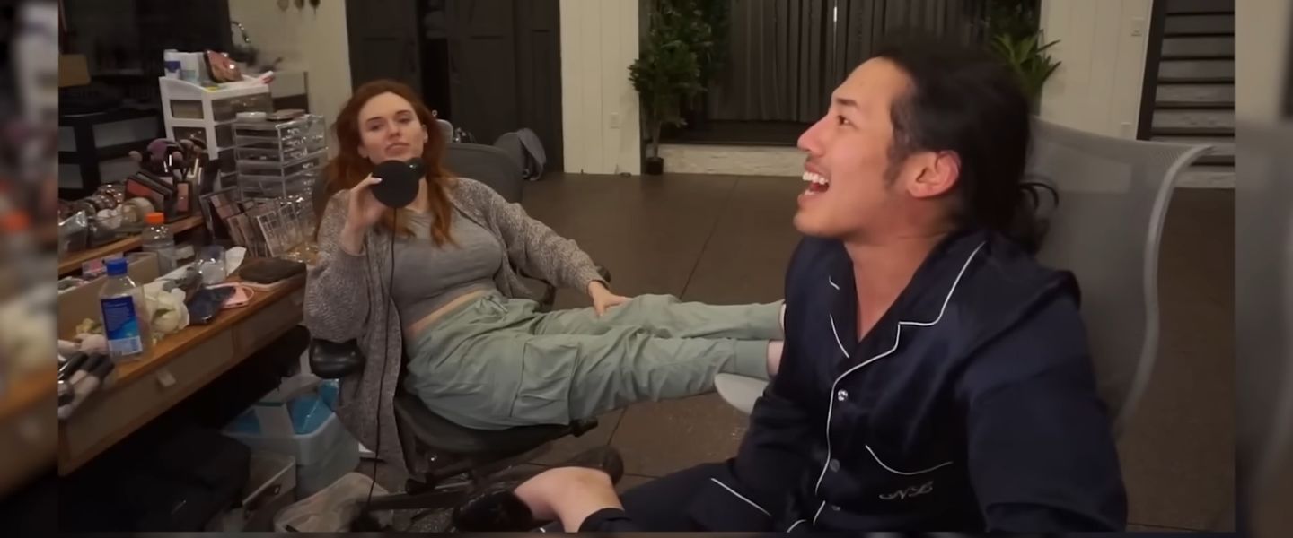 Amouranth y su marido en un directo que no solo fue ridículo, sino innecesario